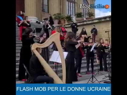 FLASH MOB per le donne ucraine davanti al Teatro Massimo di Palermo