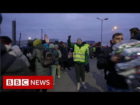 The communities helping Ukrainian refugees fleeing the Russian invasion – BBC News