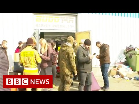 Refugees flee to Poland from Ukraine – BBC News