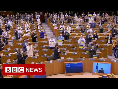 Standing ovation for Ukrainian president at EU Parliament – BBC News