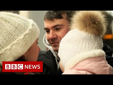 Ukrainians return to country to take up arms against Russia – BBC News