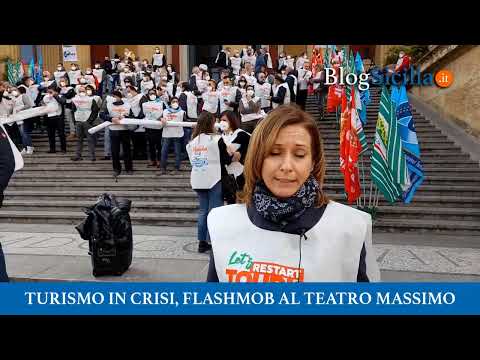 Turismo in crisi, flashmob al Teatro Massimo