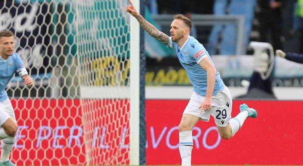 La Lazio torna a vincere, 2-1 al Sassuolo