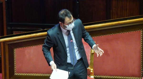 Governo, Patuanelli: “Lealtà significa anche dire cosa non va bene”