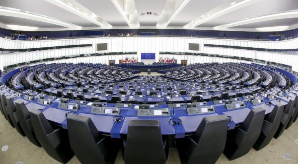 Il Parlamento Ue chiede fondi per affrontare l’impatto della guerra