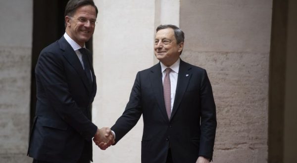 Draghi vede il premier olandese Rutte “Ferma condanna della strage di civili”