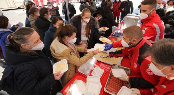 Ucraina, accolti in Italia 87 mila profughi