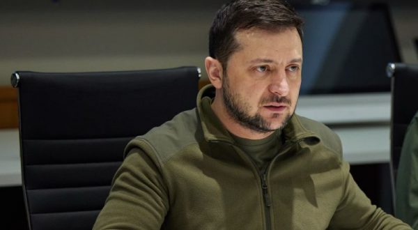 Ucraina, Zelensky “Attacco a Kramatorsk crimine di guerra”