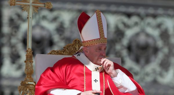 Papa “Con la guerra il mondo sceglie lo schema di Caino”