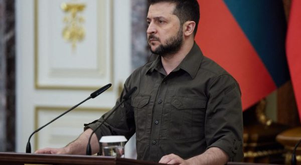 Ucraina, Zelensky “Resistiamo da 50 giorni, ce ne davano 5”