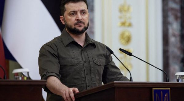 Ucraina, Zelensky “La ricostruiremo, combattiamo per la libertà”