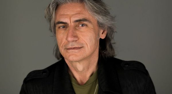 Luciano Ligabue, il 3 maggio esce l’autobiografia “Una storia”