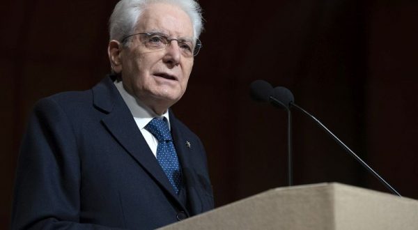 Ucraina, Mattarella: “Dalla Russia attacco violento, ferma solidarietà”