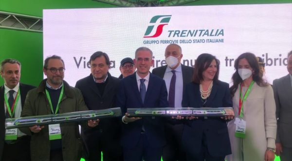 A Palermo arriva il Blues, primo treno ibrido di Trenitalia