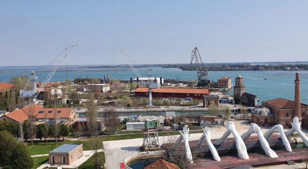 Venezia, aerea Arsenale e Capannone Petrolchimico tornano al Comune