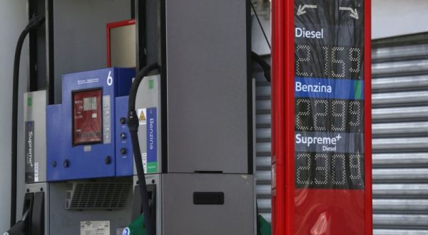 Carburanti, da Cdm via libera a proroga taglio accise fino a 8 luglio