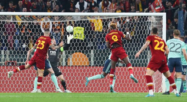 Roma in finale di Conference League, 1-0 al Leicester