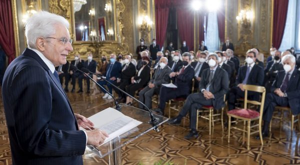 Mattarella “Valorizzare l’unità delle Forze Armate”