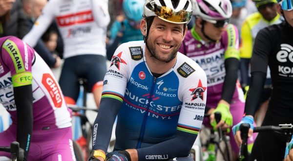 Cavendish vince in volata la 3^ tappa, Van der Poel resta in rosa