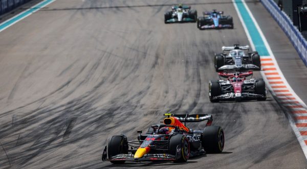 Gp Miami, vince Verstappen su Leclerc e Sainz