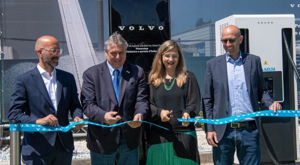 Volvo, inaugurata la prima stazione di ricarica veloce nelle Marche