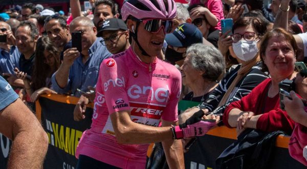 Hindley vince sul Blockhaus, Lopez resta leader del Giro