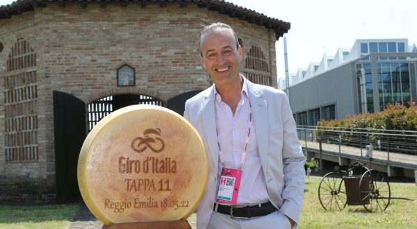 Il Parmigiano Reggiano firma l’undicesima tappa del Giro d’Italia