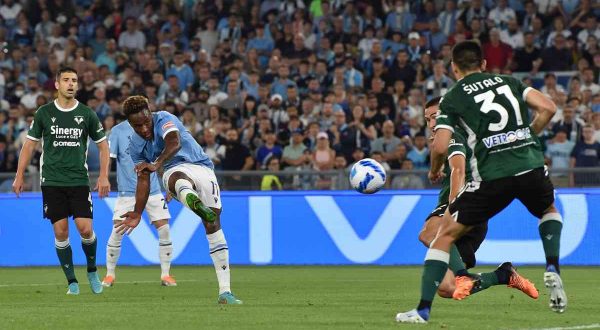 Festival del gol all’Olimpico, fra Lazio e Verona è 3-3