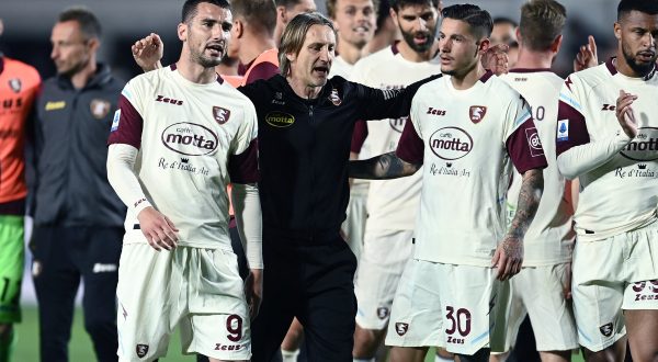 Salernitana travolta in casa ma comunque salva