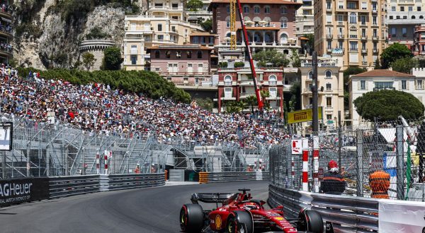 Gp Monaco, prima fila Ferrari con Leclerc e Sainz