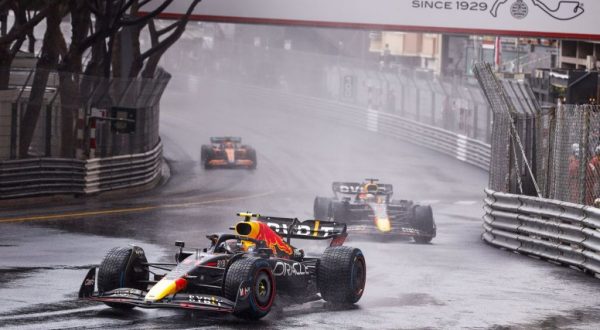 Perez trionfa al GP di Monaco, Sainz e Verstappen sul podio