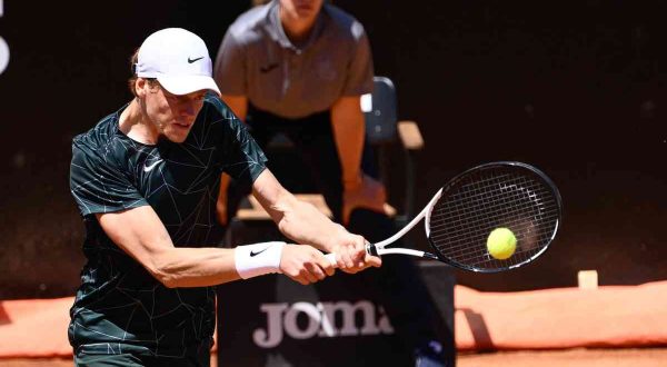 Sinner costretto al ritiro agli ottavi del Roland Garros