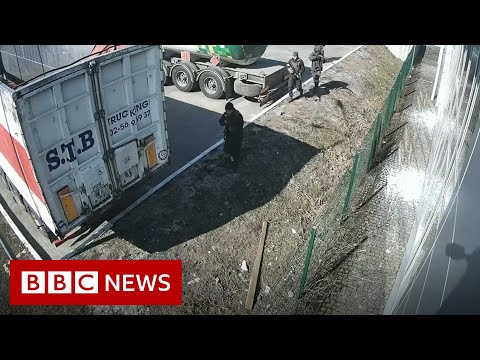 Russian soldiers caught on camera killing Ukrainian civilians – BBC News