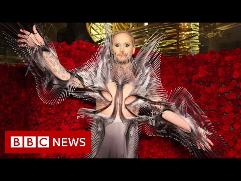 Celebrities show off lavish outfits at 2022 Met Gala – BBC News