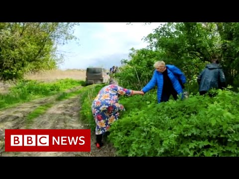 Risking capture by Russia to evacuate the vulnerable from Ukrainian front line – BBC News