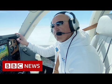 German volunteer pilots fly medical supplies to Ukraine border – BBC News