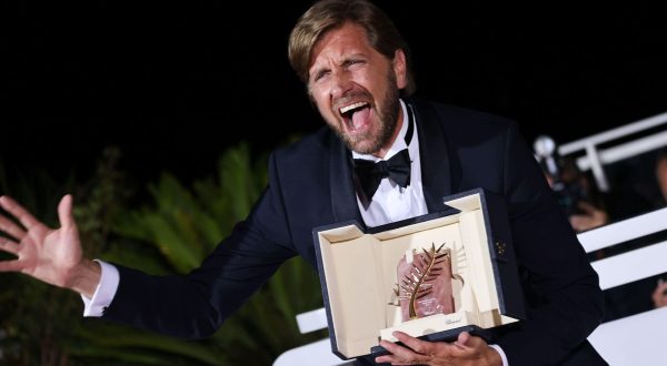 La Palma d’Oro di Cannes a “Triangle of Sadness” di Ruben O’stlund