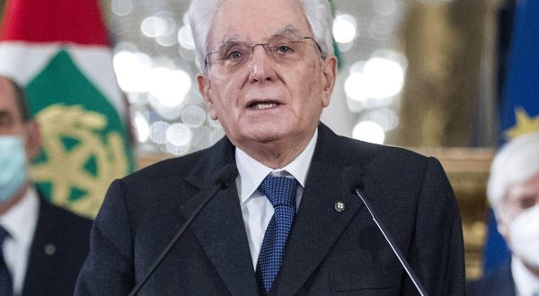 Ucraina, Mattarella “Guerra scellerata danneggia anche l’ambiente”