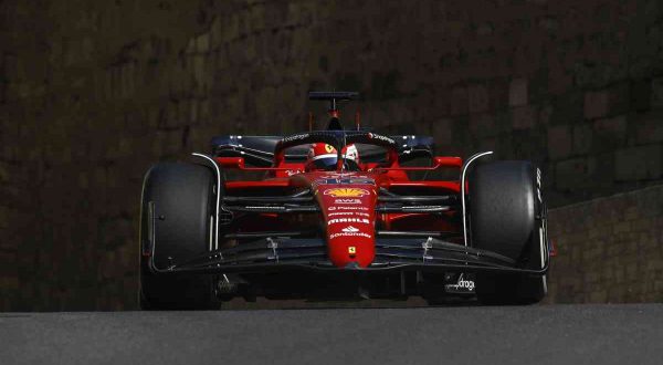 Leclerc mette tutti in fila nel venerdì di Baku