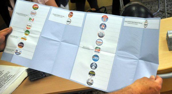 Elezioni, al via dalle 7 il  voto per Amministrative e Referendum