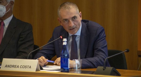 Costa “Mascherine sui mezzi di trasporto, ospedali e Rsa fino a fine settembre”