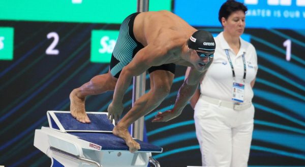 Martinenghi sfiora il bis ai Mondiali di nuoto: è argento nei 50 rana