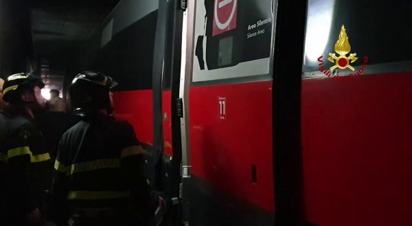 Treno Alta Velocità esce dai binari a Roma, salvi i passeggeri