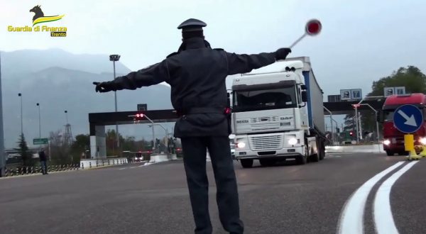 Trento, Gdf sgomina una rete di contrabbandieri