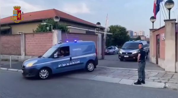 Rissa in via Bolla a Milano, perquisizioni della Polizia