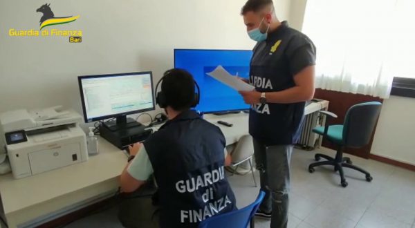 Falsi contratti per lavoratori stranieri, 10 arresti a Bari