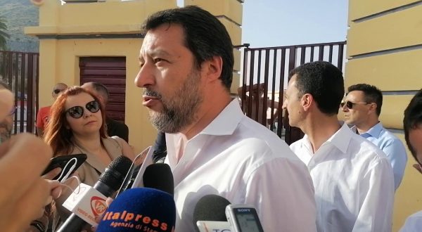 Salvini “Rdc utile per poco tempo, dare fondi a chi assume”