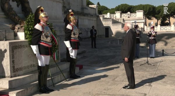 2 Giugno, Mattarella depone corona d’alloro all’Altare della Patria