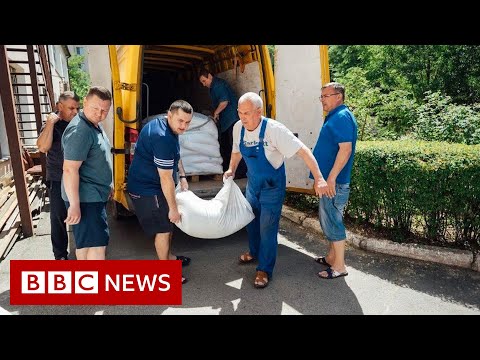 Uber powers emergency food deliveries in Ukraine – BBC News