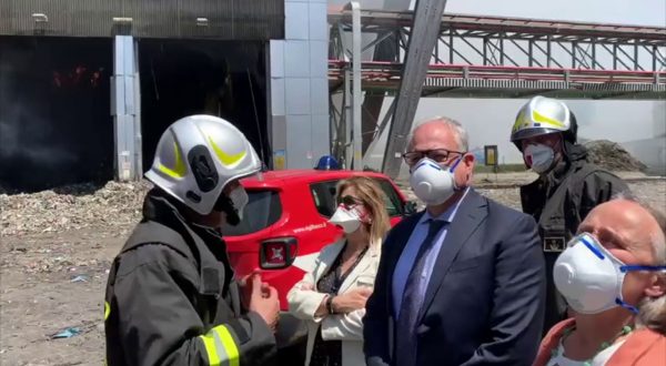 Incendio Malagrotta, sopralluogo del sindaco Gualtieri